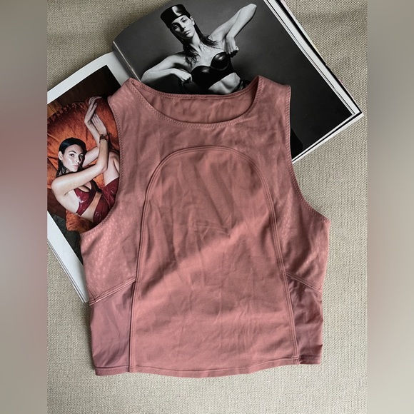 Lululemon Nulu And Mesh Yoga Tank Top
Jewel Emboss Spiced Chai Size 4 - Picture 4 of 15